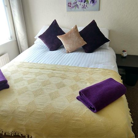 Rowe Gardens - Self Catering - Guesthouse Style - Comfortable Twin Or Double Rooms - Quiet Residential Area Workington Eksteriør bilde