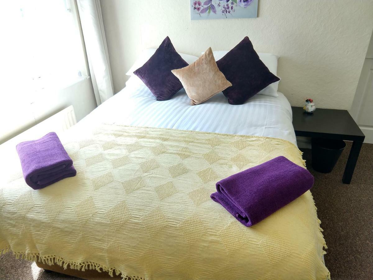 Rowe Gardens - Self Catering - Guesthouse Style - Comfortable Twin Or Double Rooms - Quiet Residential Area Workington Eksteriør bilde
