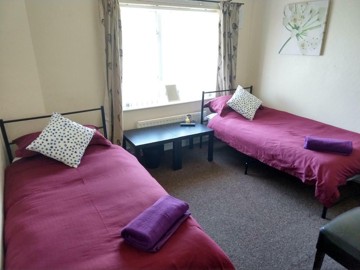 Rowe Gardens - Self Catering - Guesthouse Style - Comfortable Twin Or Double Rooms - Quiet Residential Area Workington Eksteriør bilde
