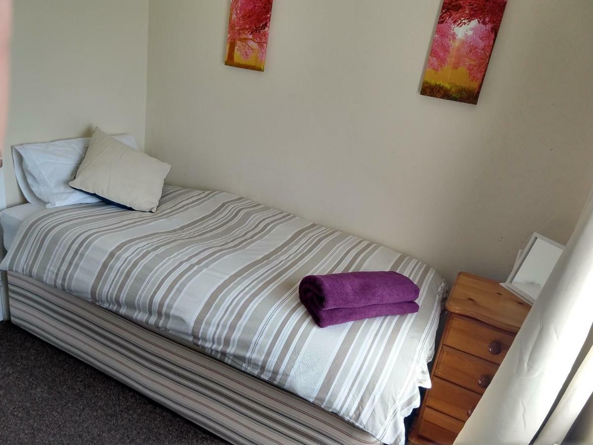Rowe Gardens - Self Catering - Guesthouse Style - Comfortable Twin Or Double Rooms - Quiet Residential Area Workington Eksteriør bilde
