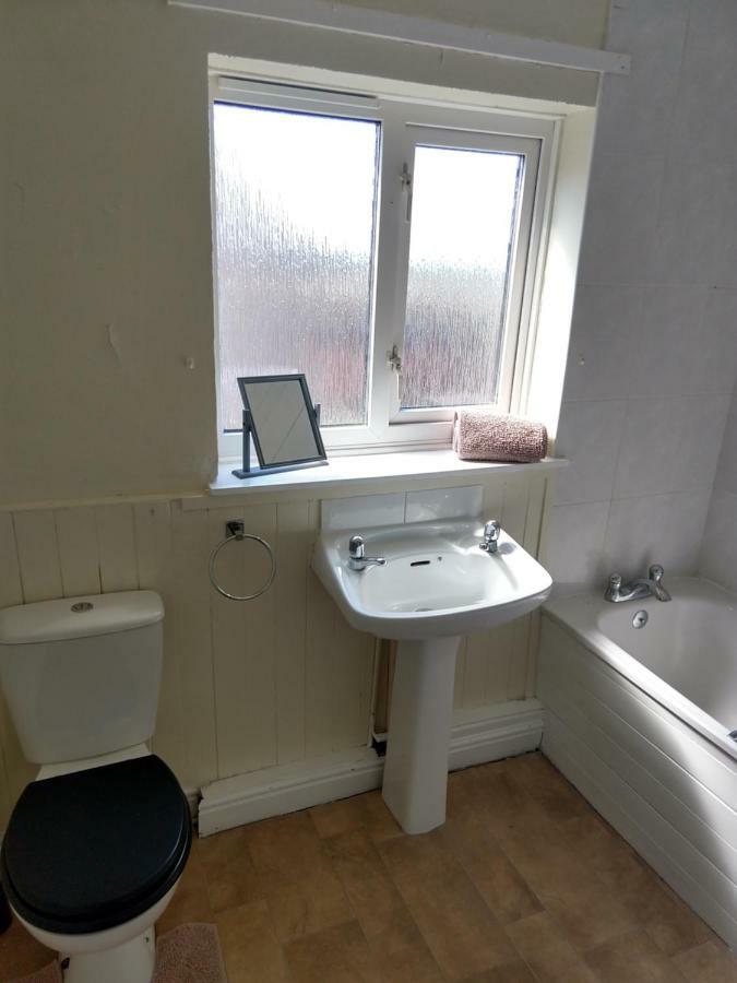 Rowe Gardens - Self Catering - Guesthouse Style - Comfortable Twin Or Double Rooms - Quiet Residential Area Workington Eksteriør bilde